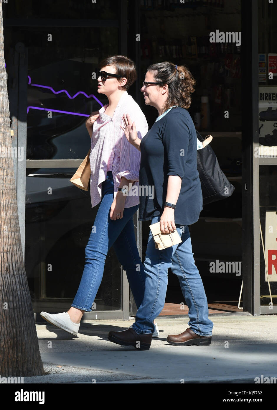 Ginnifer Goodwin does some shopping with a friend Featuring Ginnifer