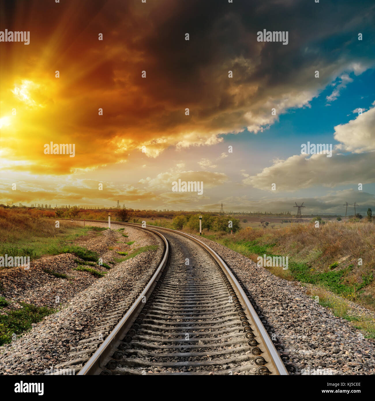 Sunrise over railroad track hi-res stock photography and images - Alamy