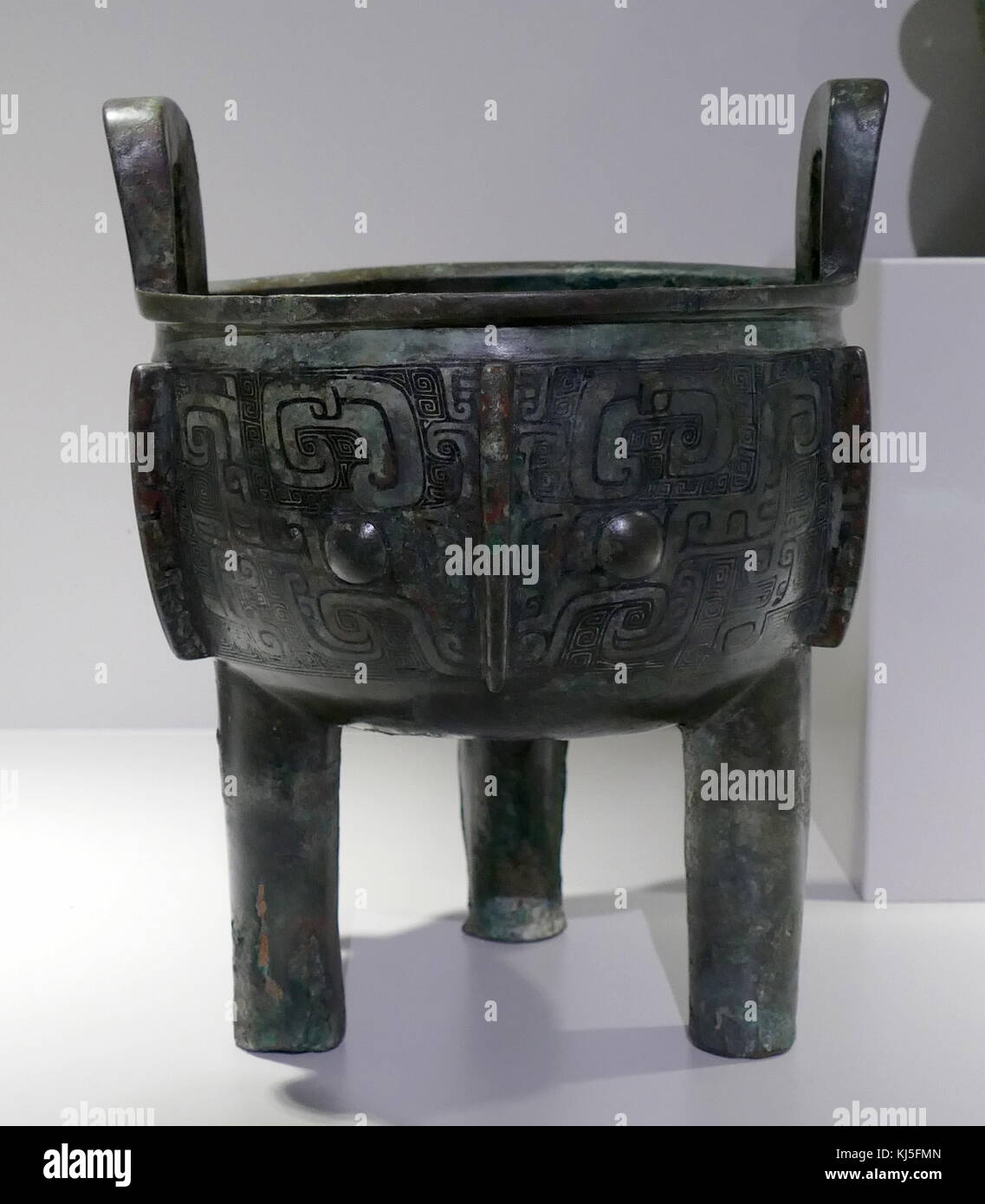 Bronze ritual food vessel from the Western Zhou Dynasty. Dated 10th Century BC Stock Photo