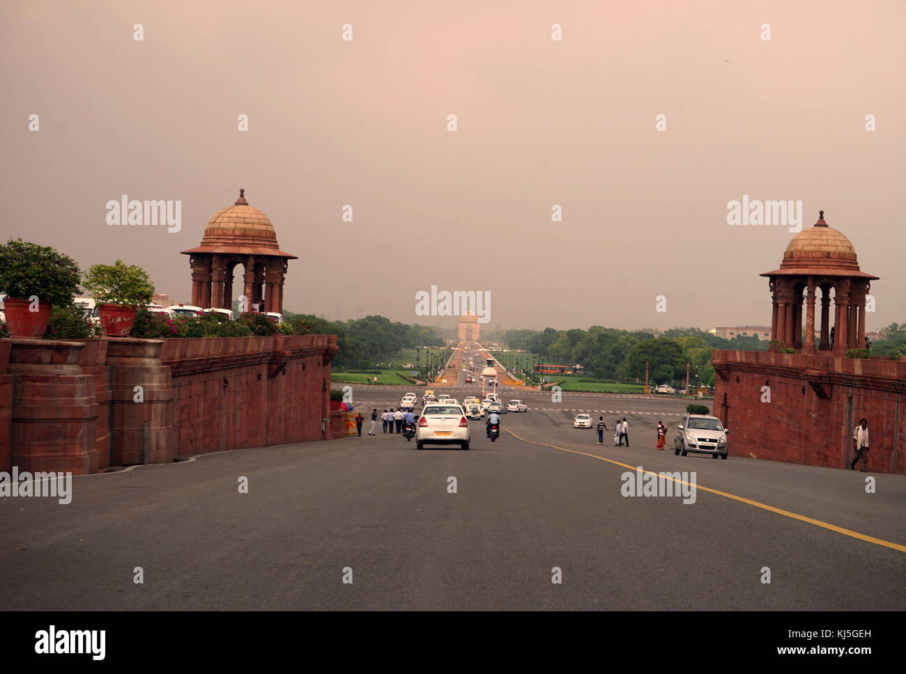 View from Rajpath Marg to India Gate, Delhi India. Rajpath (meaning 'King's Way') is a ceremonial boulevard in New Delhi, India, that runs from Rashtrapati Bhavan on Raisina Hill through Vijay Chowk and India Gate to the National Stadium. The avenue is lined on both sides by huge lawns, canals and rows of trees. It was designed by Edward Lutyens Stock Photo