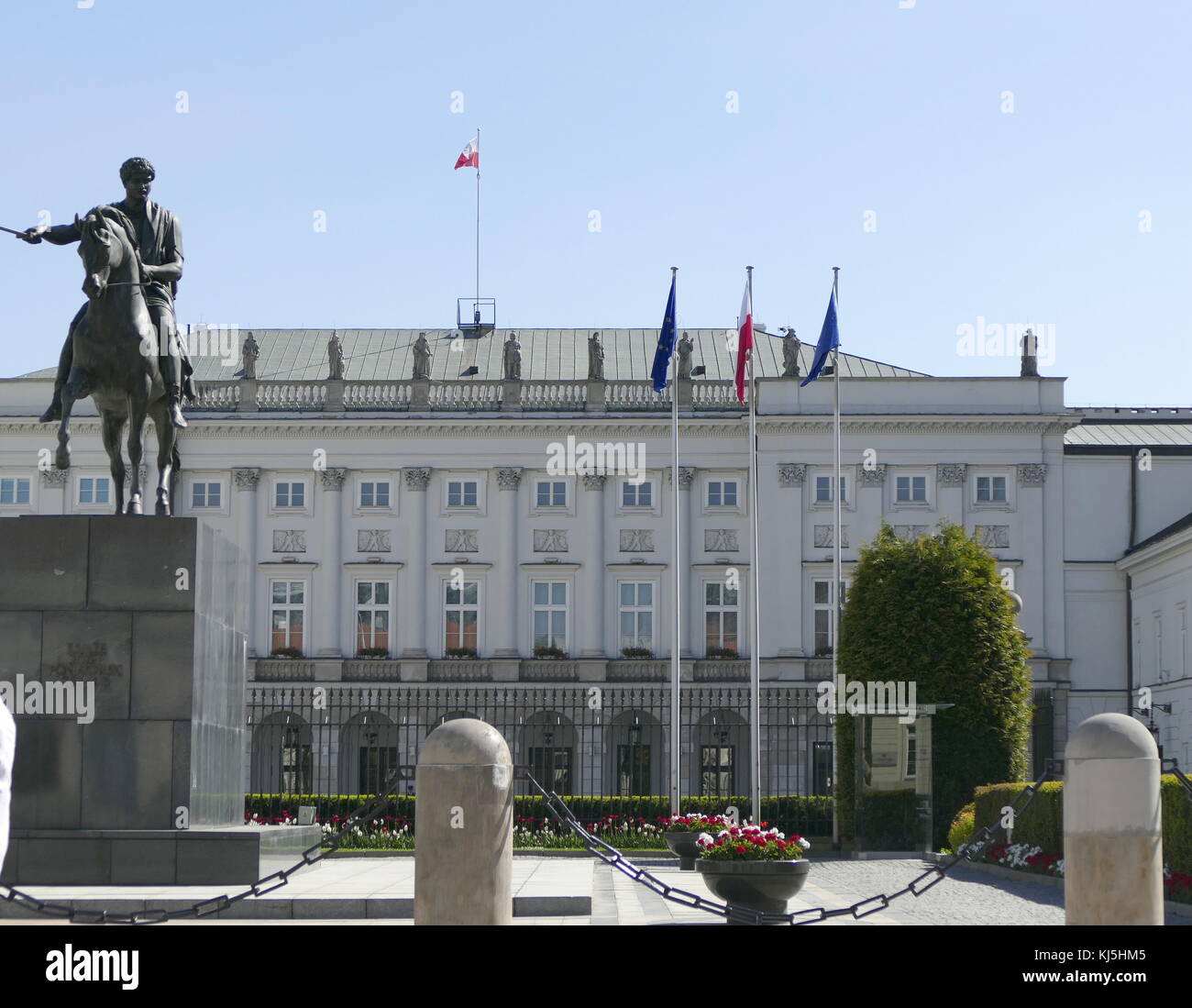 The Presidential Palace (Pa?ac Prezydencki) in Warsaw, Poland, is the elegant classicist latest version of a building that has stood on the Krakowskie Przedmie?cie site since 1643. Over the years, it has been rebuilt and remodelled many times. Stock Photo