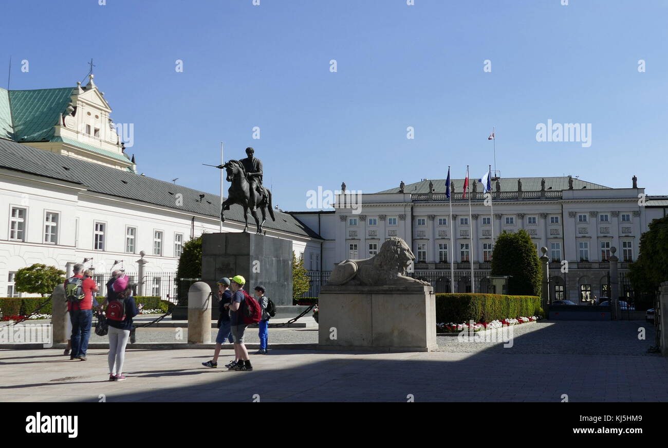 The Presidential Palace (Pa?ac Prezydencki) in Warsaw, Poland, is the elegant classicist latest version of a building that has stood on the Krakowskie Przedmie?cie site since 1643. Over the years, it has been rebuilt and remodelled many times. Stock Photo