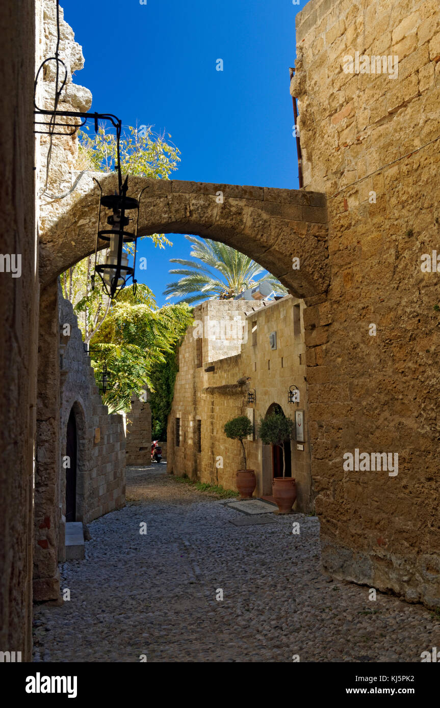 Narrow back streets of Rhodes Old Town, Rhodes, Dodecanese islands, Greece Stock Photo Alamy