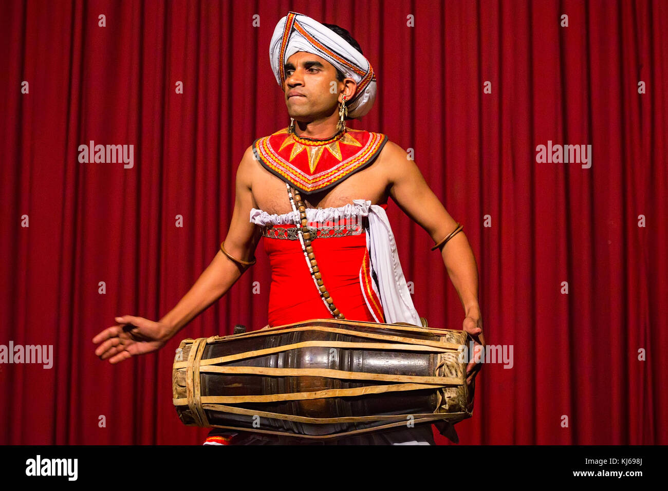 Kandyan dancer hi-res stock photography and images - Alamy