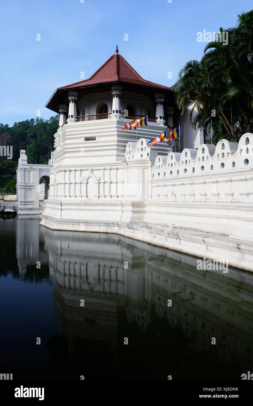 Sri Lanka, Sri Dalada Maligawa or the Temple of the Sacred Tooth Relic is a Buddhist temple in the city of Kandy Stock Photo