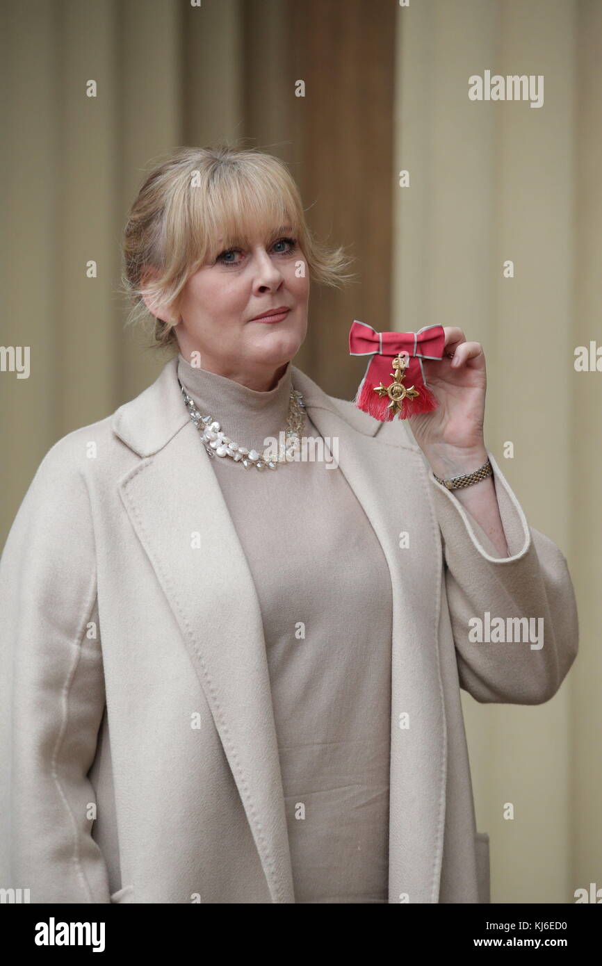 Sarah lancashire hi res stock photography and images Alamy