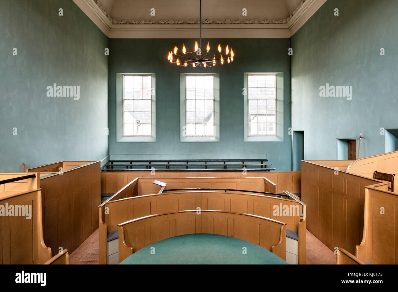 The Judge's Lodging, Presteigne, Powys, UK. An award winning museum of Victorian life. The courtroom, unchanged since 1830, with original gasolier Stock Photo
