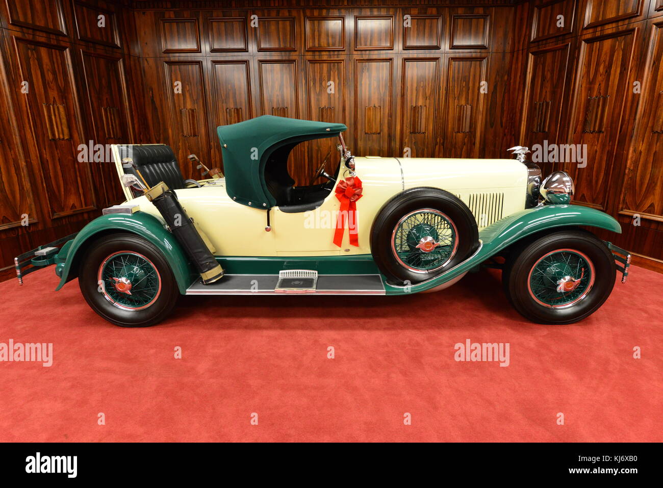 A vintage American car Stock Photo - Alamy