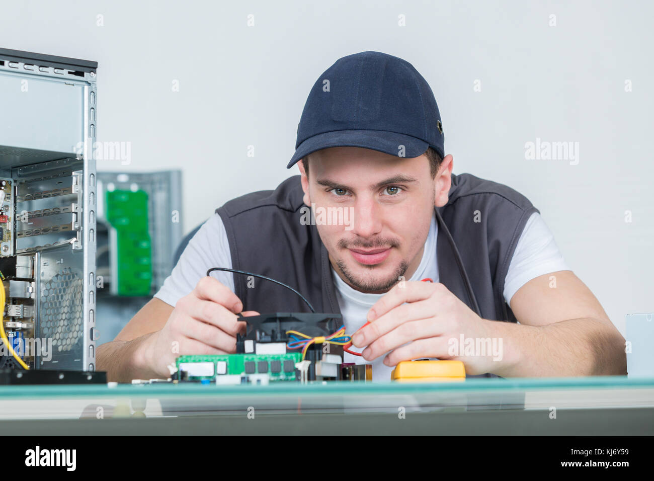 Portrait of computer repairman Stock Photo - Alamy