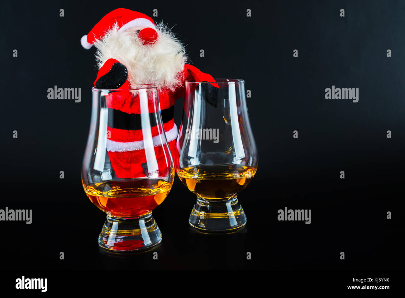 Christmas Movies Merry Christmas Themed Glencairn Crystal Whisky Glass 