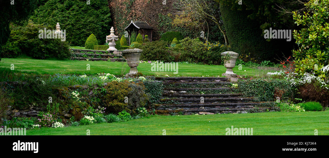 slope, sloped, garden, gardens, gardening,difficult, problem, problematic, step, steep, steps, stepped, terrace, terraces, terraced, RM Floral Stock Photo