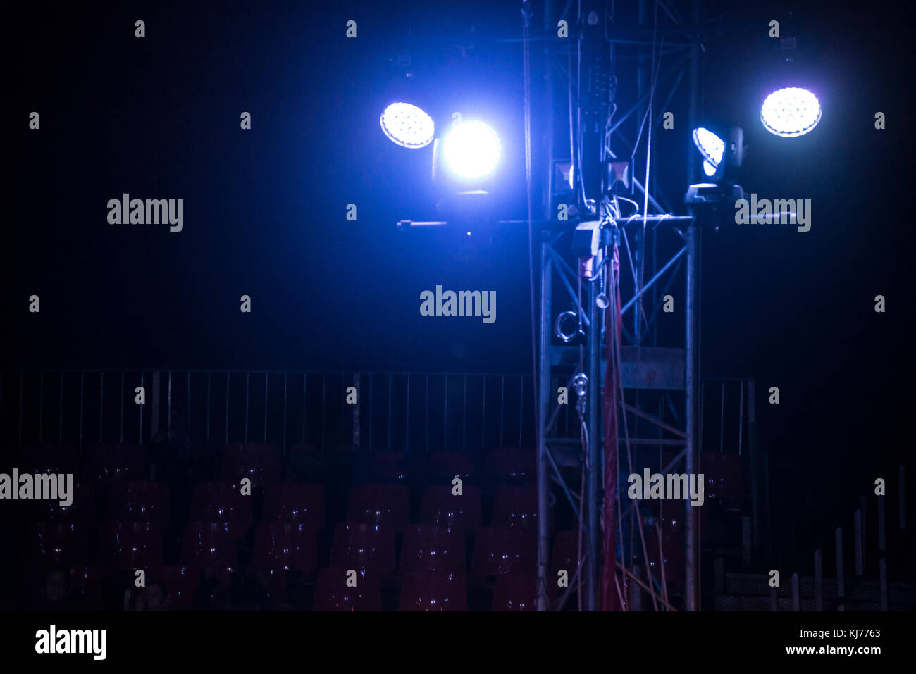 Theater lights hi-res stock photography and images - Alamy