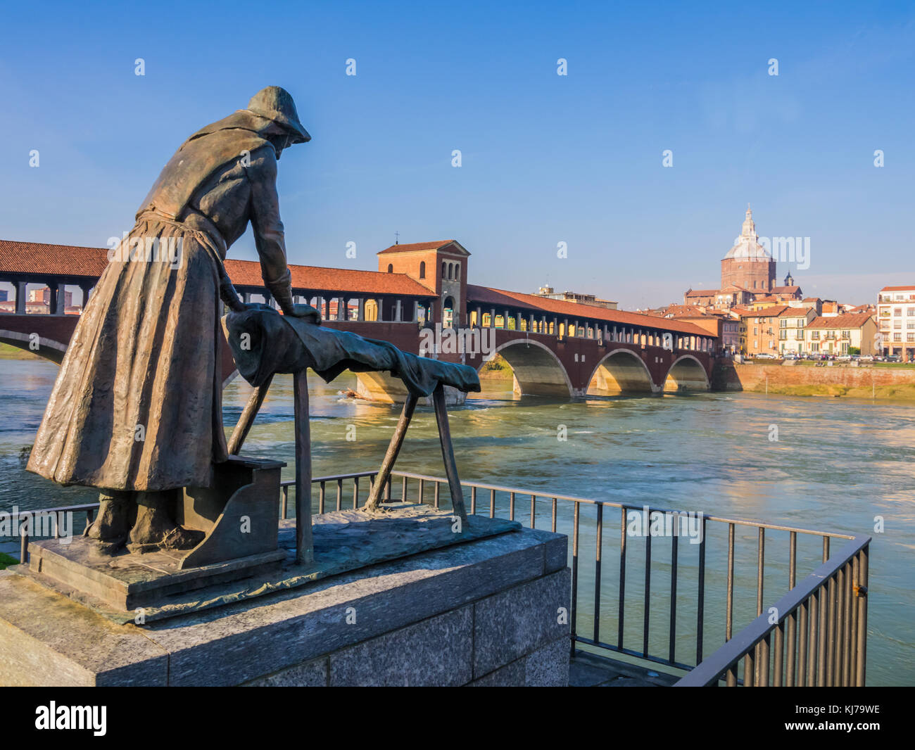 Laundress statue and Covered Bridge, Pavia, Italy Stock Photo