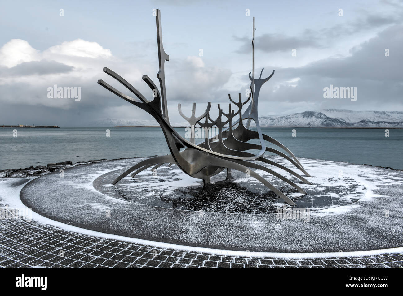 Solfar (Sun Voyager) on Reykjavik's waterfront. The sculpture is inspired  by the viking's ships. Sun Voyager is a dreamboat, an ode to the sun Stock  Photo - Alamy