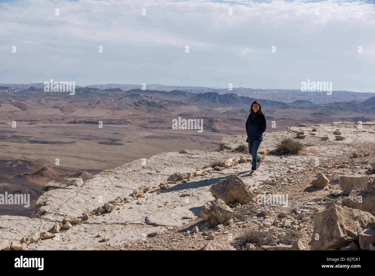 Woman walking in desert hi-res stock photography and images - Alamy