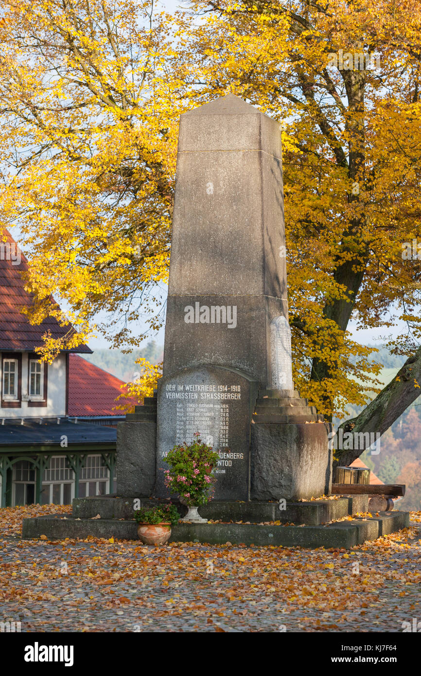 Straßberg Harz Herbst Impression Gedenskstein Opfer 1. Weltkrieg Stock Photo