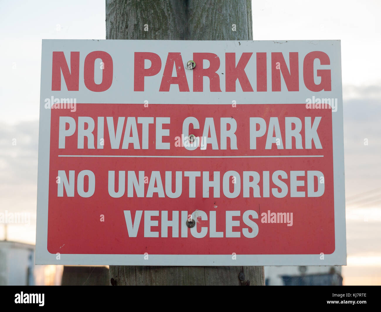 Private car park no unauthorised parking safety sign