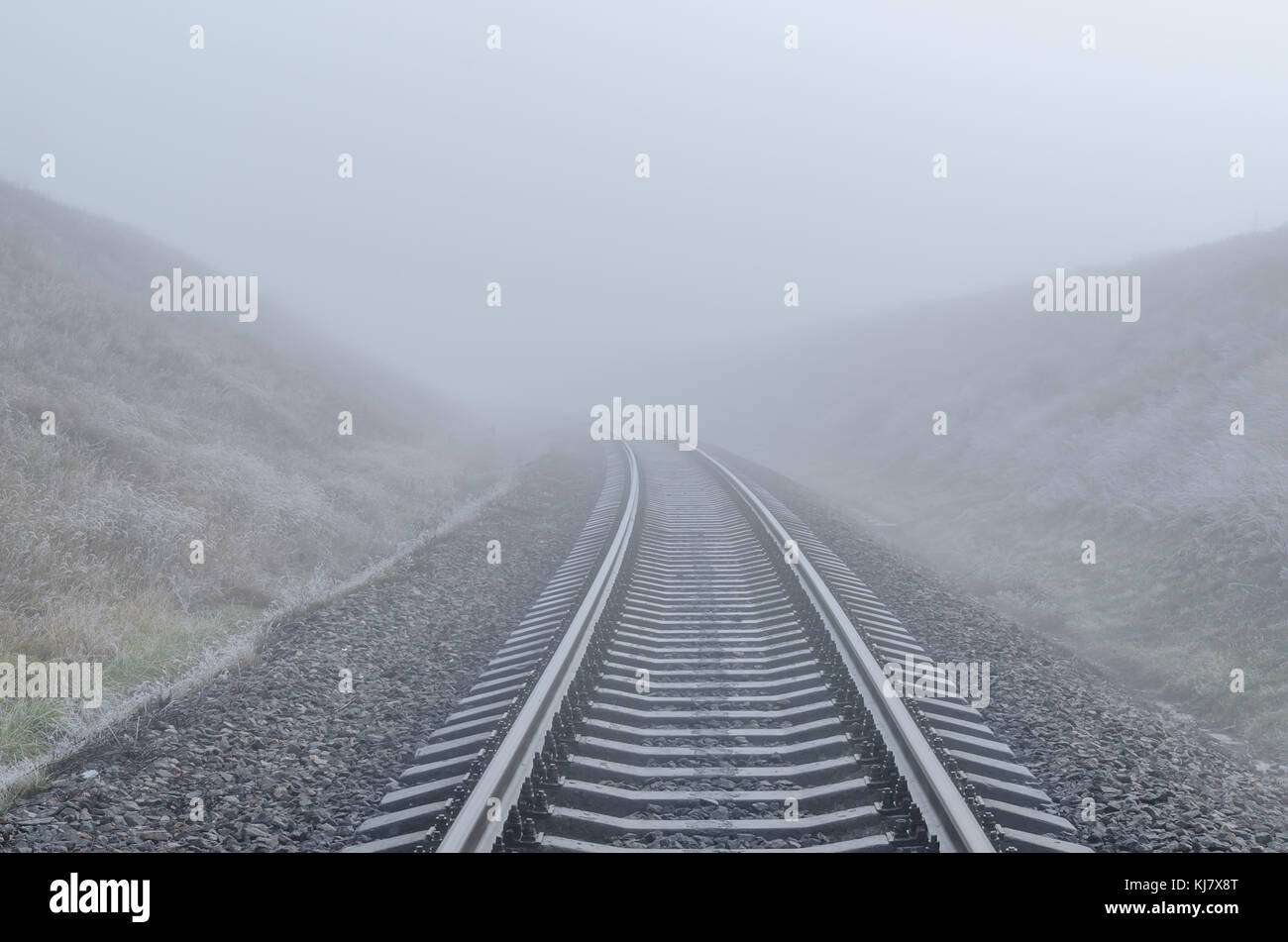 Dark scary railway track hi-res stock photography and images - Alamy