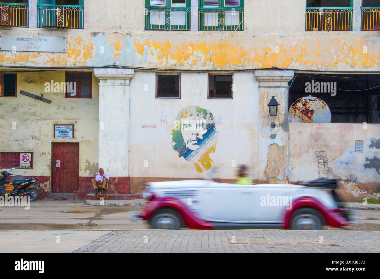 Street scene, vintage American car, Old Havana, Cuba Stock Photo