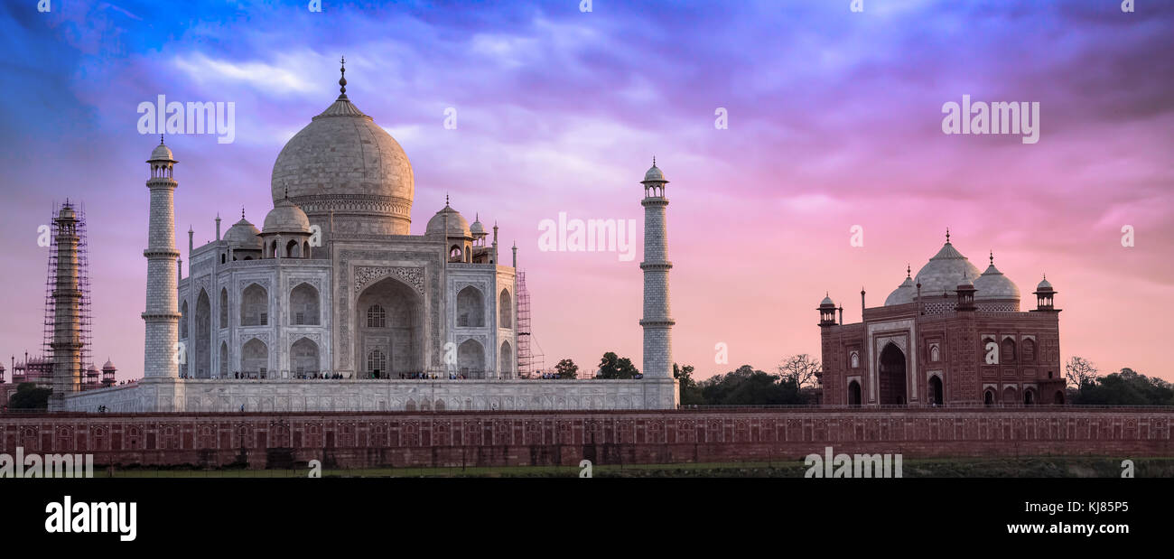Taj Mahal Agra at sunset with vibrant moody sky Stock Photo Alamy