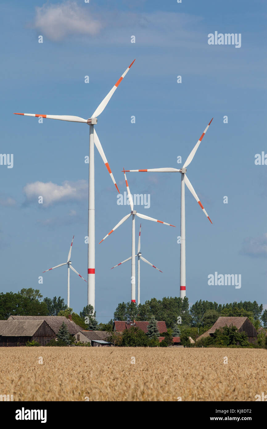 ökologische Energiegewinnung durch Windräder Stock Photo