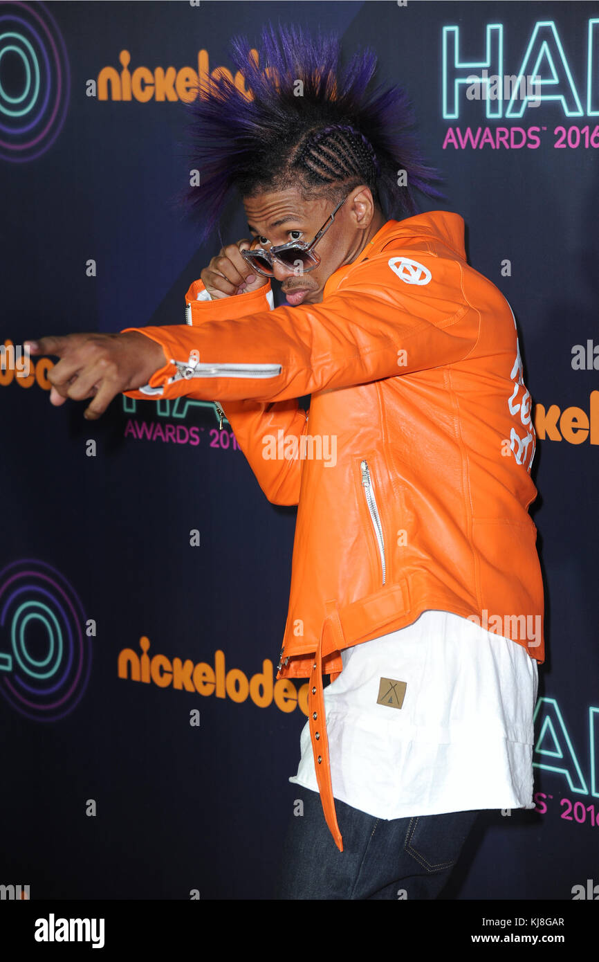 NEW YORK, NY - NOVEMBER 11: Nick Cannon attends the Nickelodeon Halo ...
