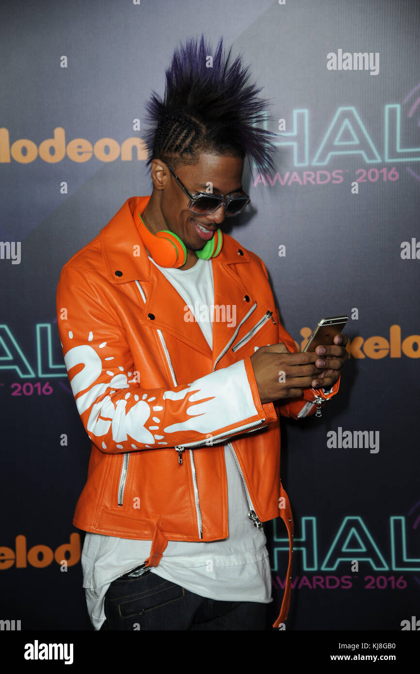 NEW YORK, NY - NOVEMBER 11: Nick Cannon attends the Nickelodeon Halo ...