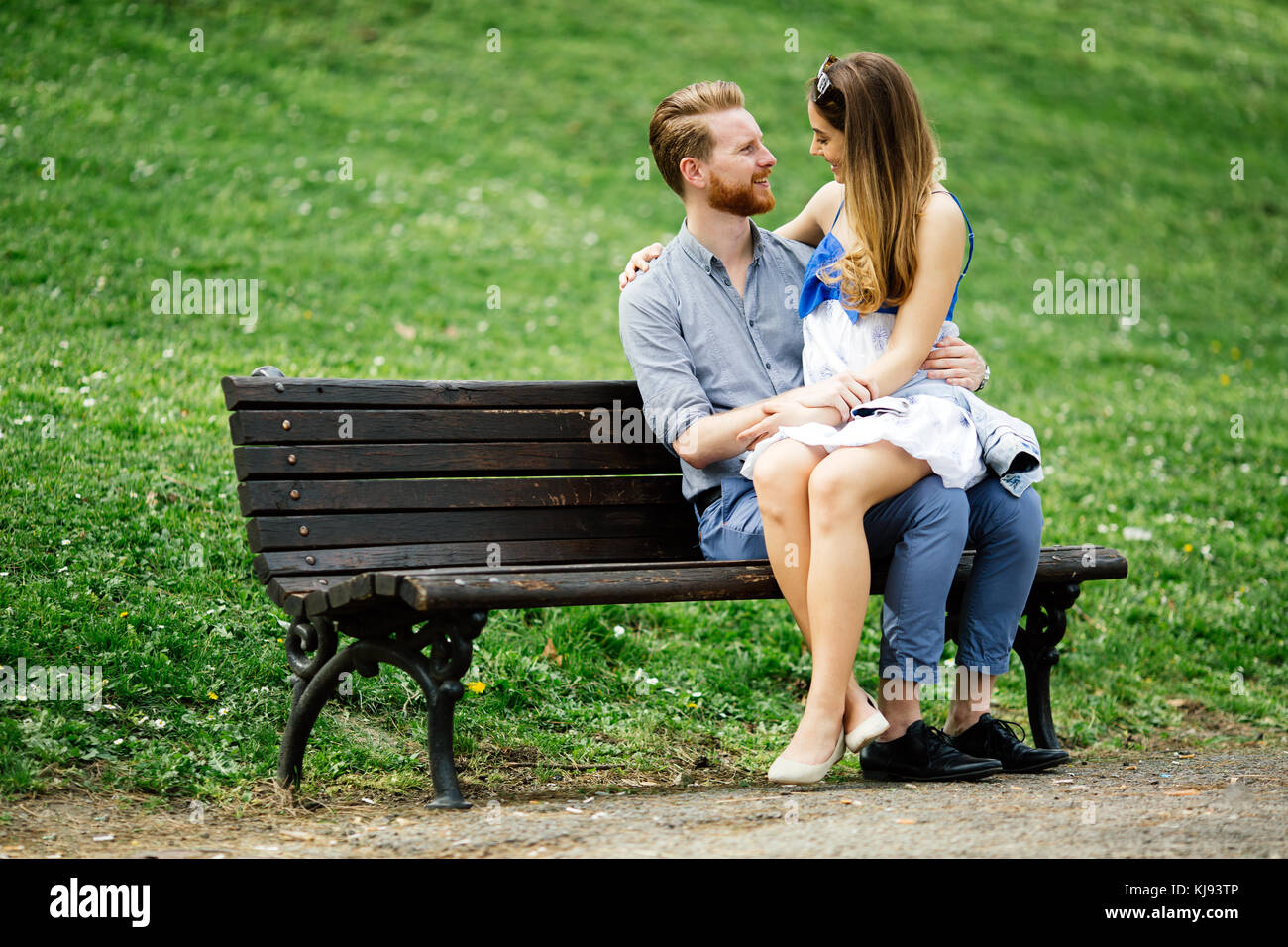 Teen couple love hi-res stock photography and images - Alamy