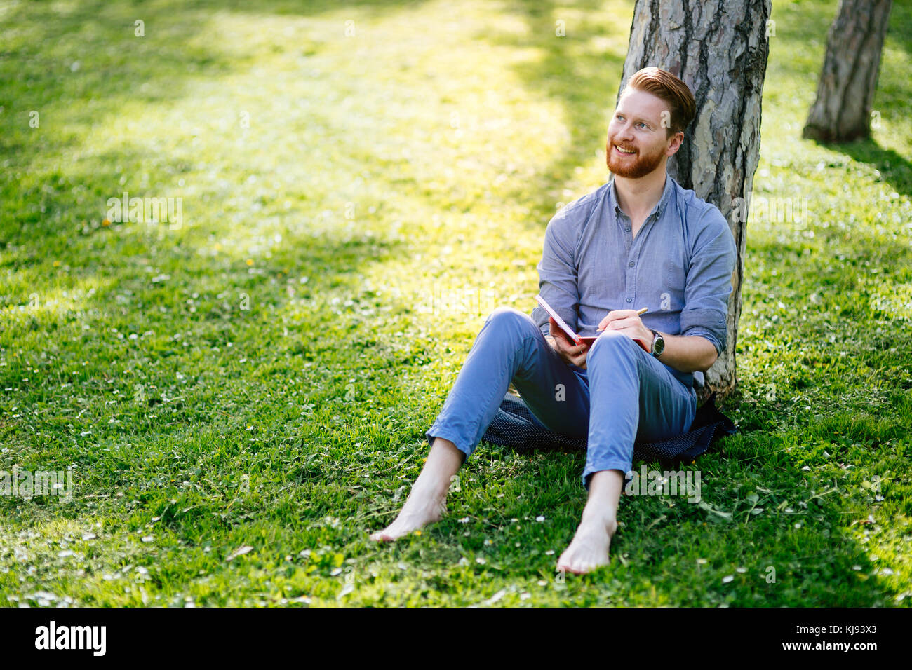 College student studying in park Stock Photo - Alamy