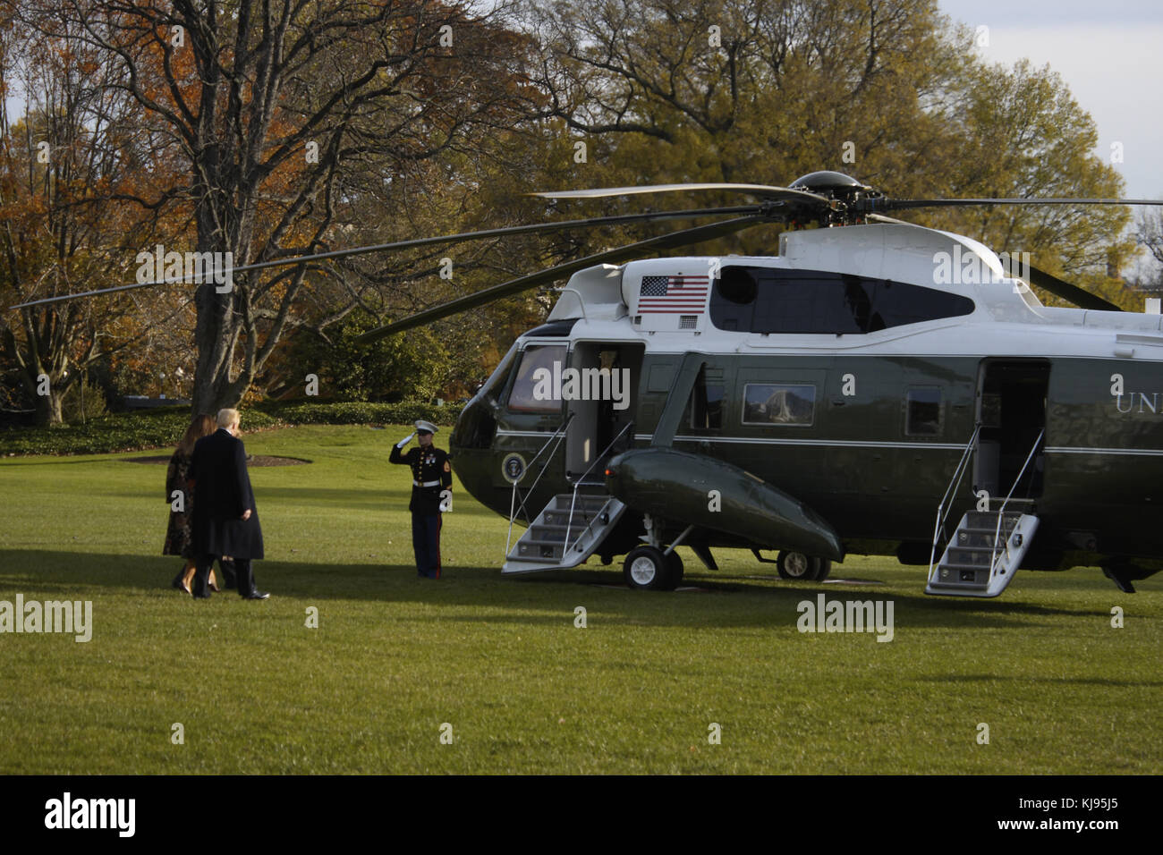 Washington, District of Columbia, USA. 21st Nov, 2017. President Donald Trump, First Lady Melania Trump and son Barron Trump walking towards a marine Sikorsky VH-3D Sea King helicopter waiting for them on the South Lawn of the White House, to take them to Joint Base Andrews. Seen in the background is the Washington Monument. Credit: Evan Golub/ZUMA Wire/Alamy Live News Stock Photo