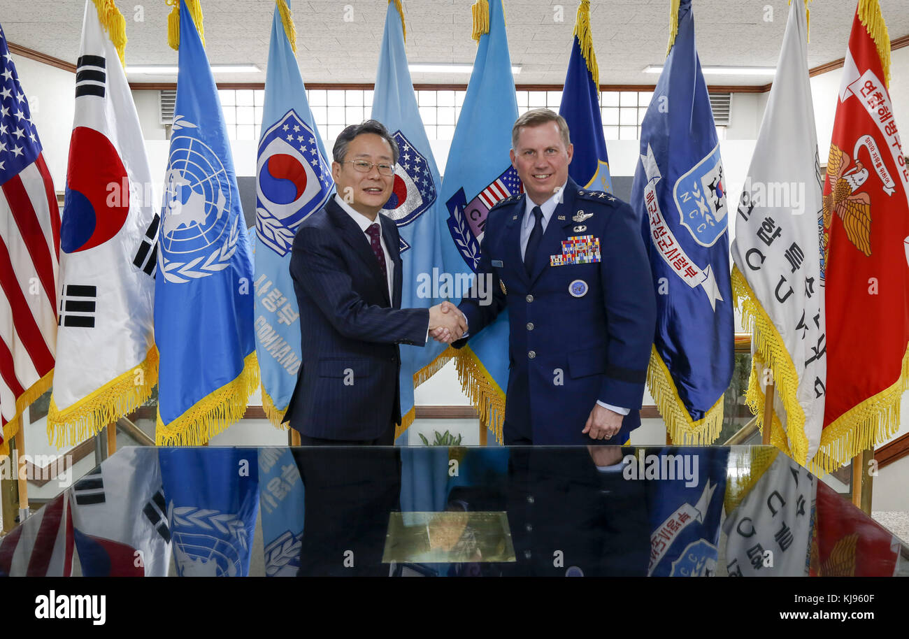 22nd Nov, 2017. SOFA meeting Cho Koorae (L), director general of the