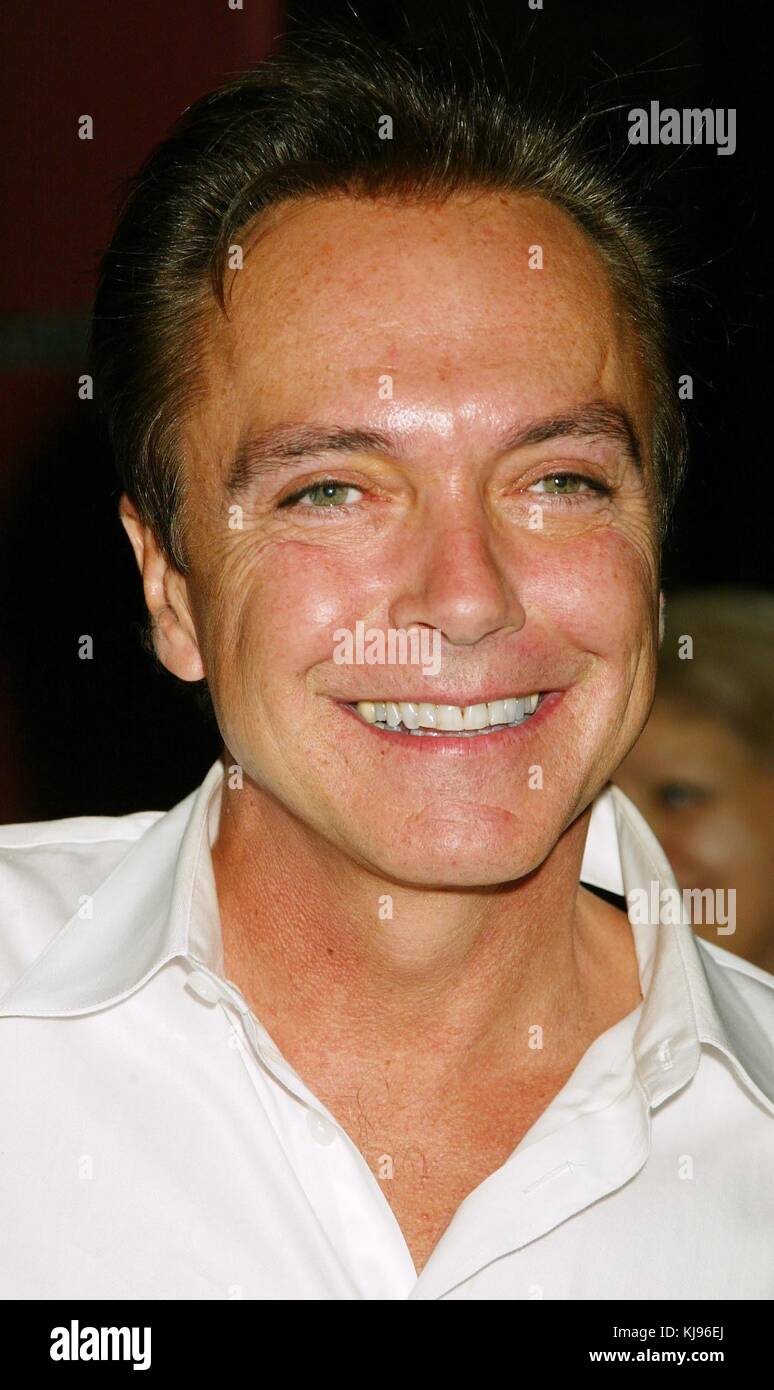 21st Nov, 2017. David Cassidy passes away. FILE: New York City, USA. 16th May, 2004. David Cassidy visits Shirley Jones and Patrick Cassidy backstage after seeing Shirley and Patrick perform in the Broadway musical 42ND STREET at the Ford Center in New York City. Sunday, May 16, 2004. © Joseph Marzullo/MediaPunch Credit: MediaPunch Inc/Alamy Live News Stock Photo