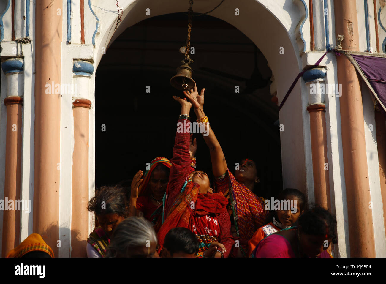 Janakpur, Nepal. 23rd Nov, 2017. Devotees offer prayers during the marriage anniversary of Lord Ram and Sita during Bibaha Panchami at Janaki Temple in Janakpur, some 400km southeast from Kathmandu in Nepal on Thursday, November 23, 2017. The temple is filled with thousands of people from all across Nepal and India. The temple is decorated as a real marriage. Credit: Skanda Gautam/ZUMA Wire/Alamy Live News Stock Photo