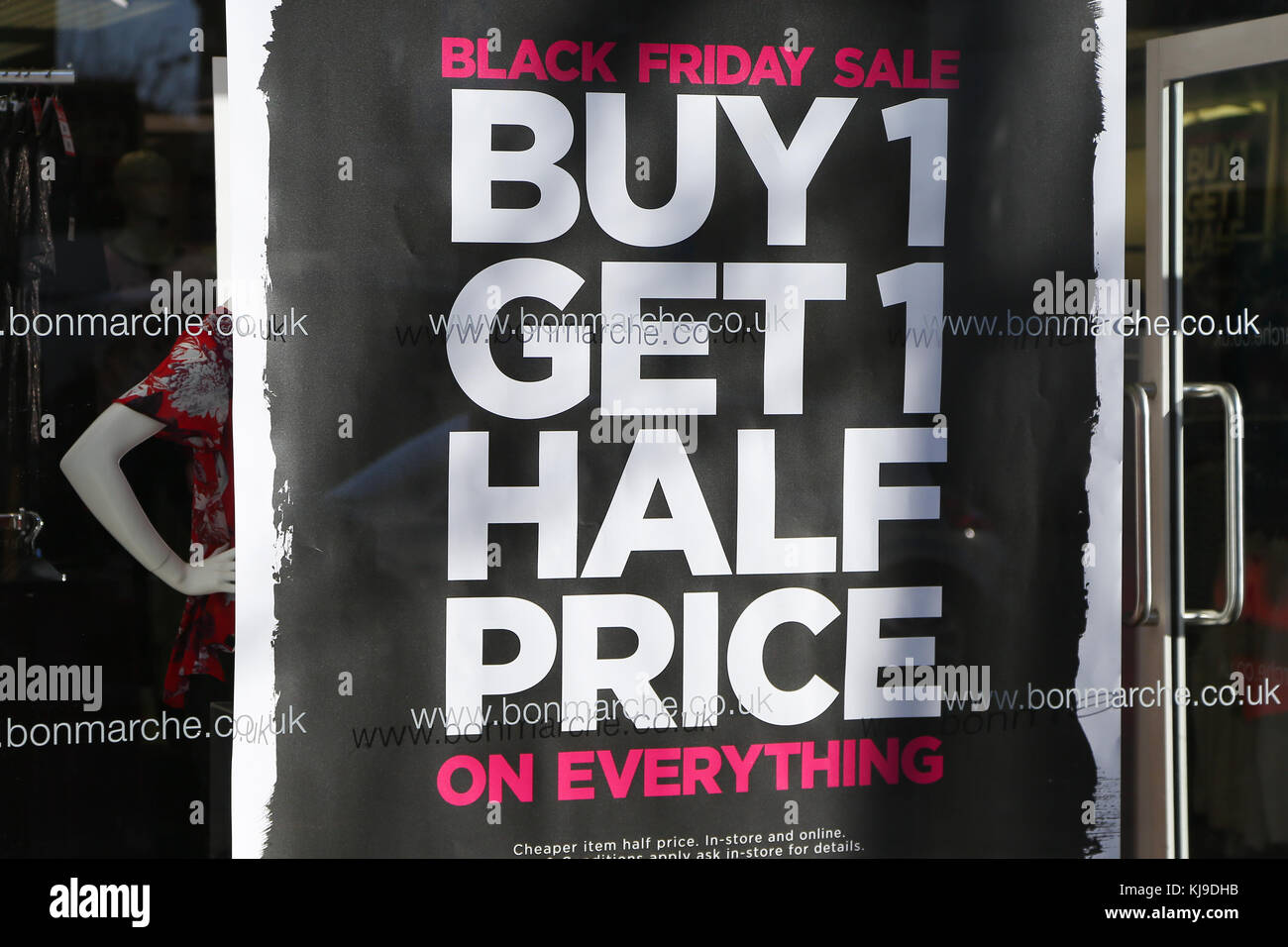 Wood Green. London, UK. 23rd Nov, 2017. High street stores in Wood