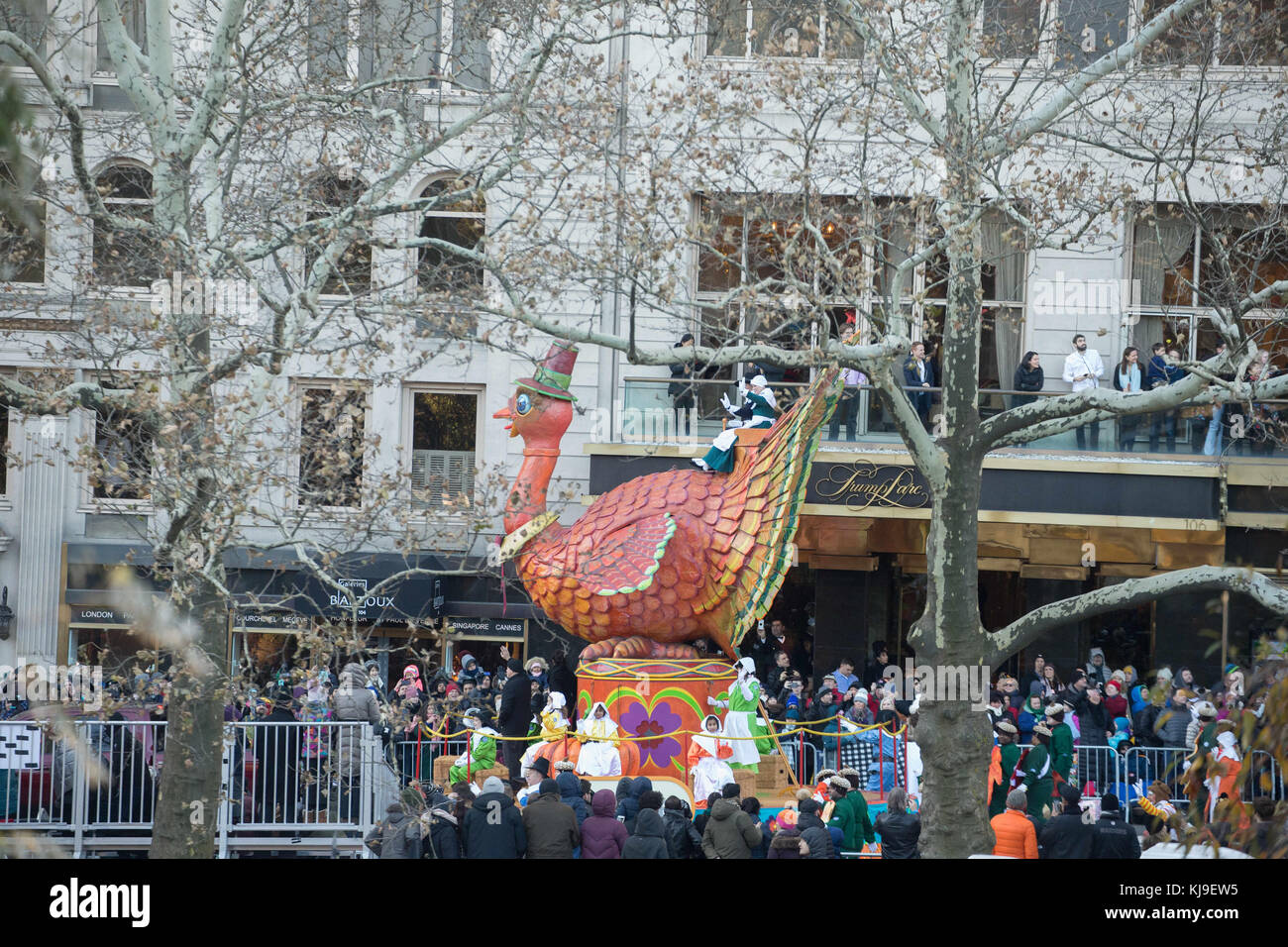 New York, NY, USA. 23rd Nov, 2017. A large Turkey float moves along ...