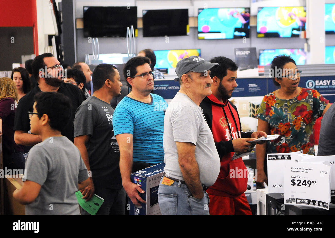 Orlando, USA. 23rd Nov, 2017. Shoppers are seen at a Best Buy store in