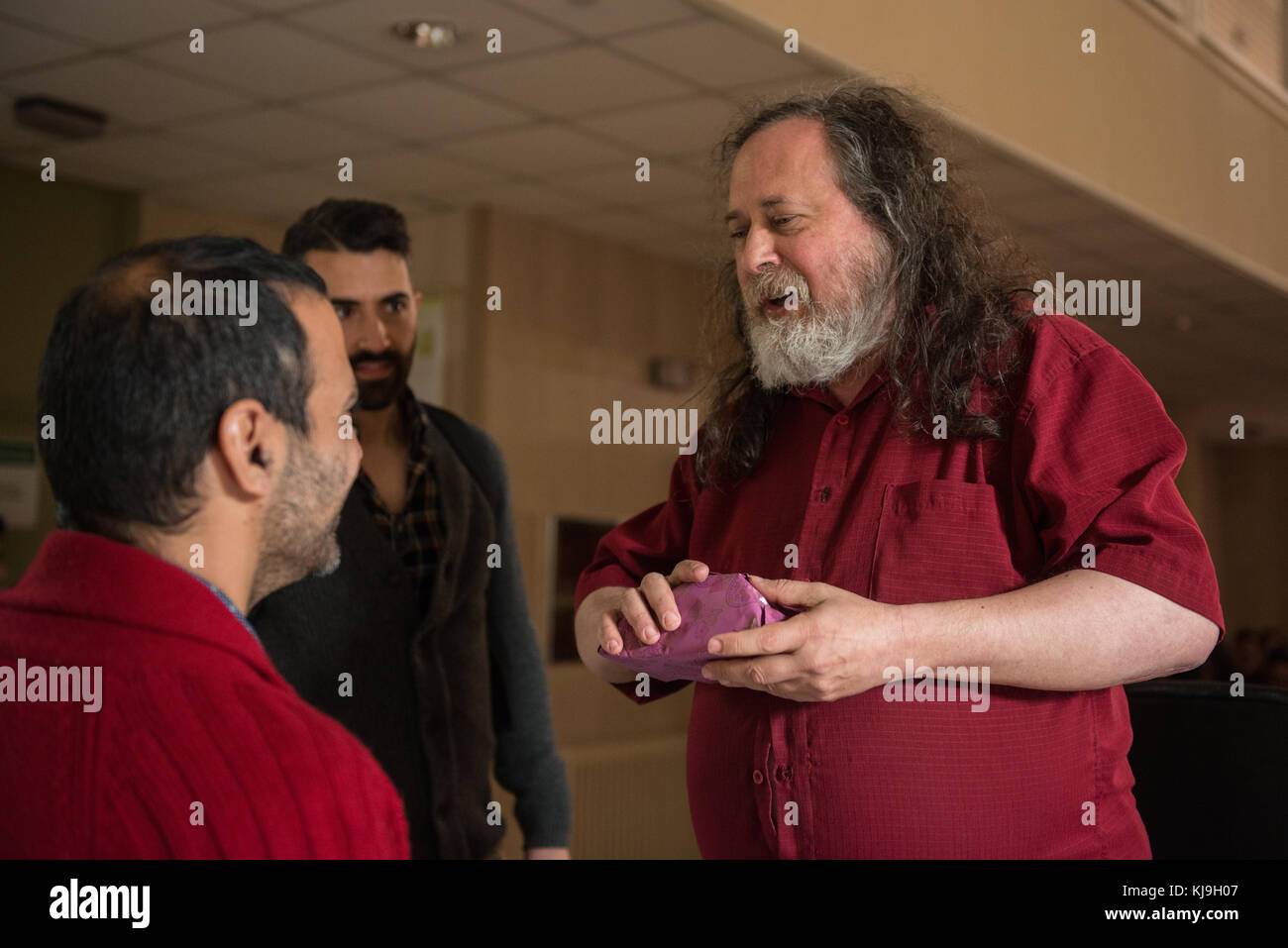 Cáceres, Spain. 24th Nov, 2017. The father of GNU and the Free Software Richard Stallman in a conference at the Cáceres School of Technology, Universidad de Extremadura. Credit: Esteban Martinena Guerrero/Alamy Live News Stock Photo