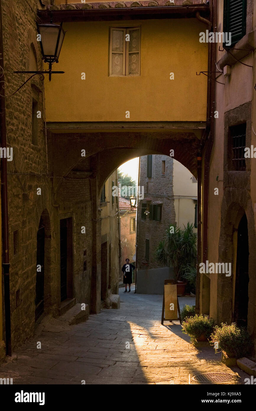 Vicolo Venuti, Cortona, Tuscany, Italy: a small quiet lane leading off Via Nazionale Stock Photo