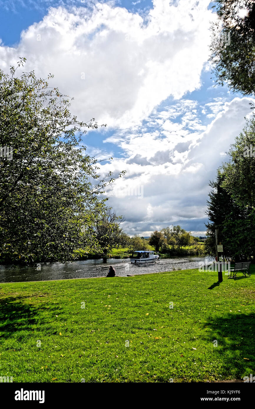 The River Avon winds past the Gloucestershire village of Twyning Stock