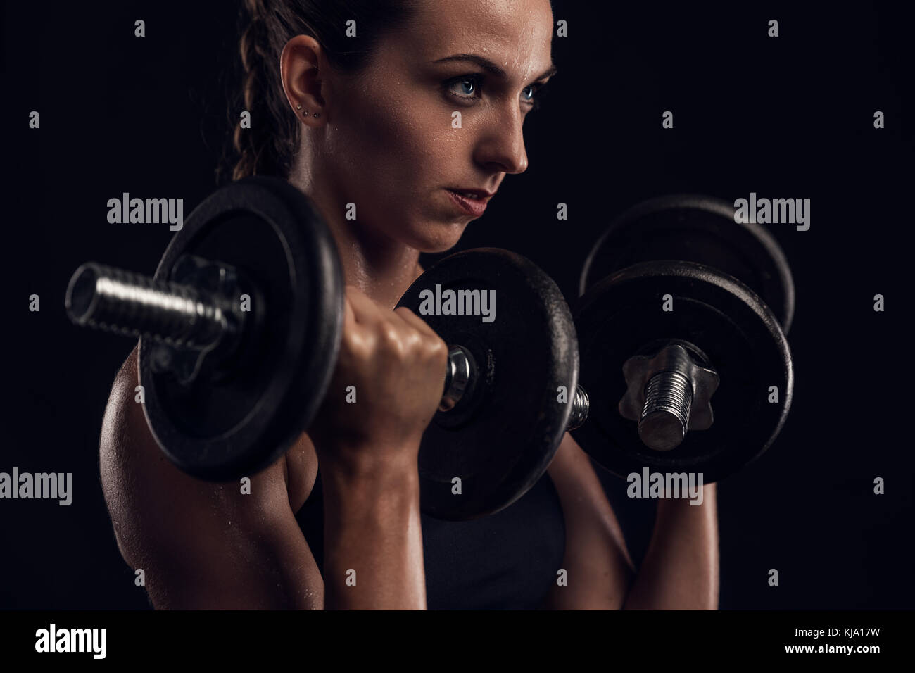 3,200+ Back And Bicep Workout For Women Stock Photos, Pictures