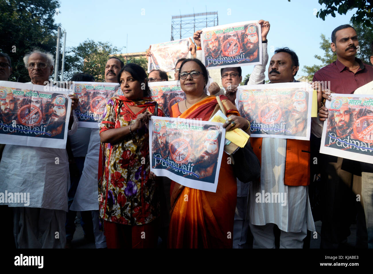 Kolkata, India. 22nd Nov, 2017. Bharat Kshatriya Samaj activist holds