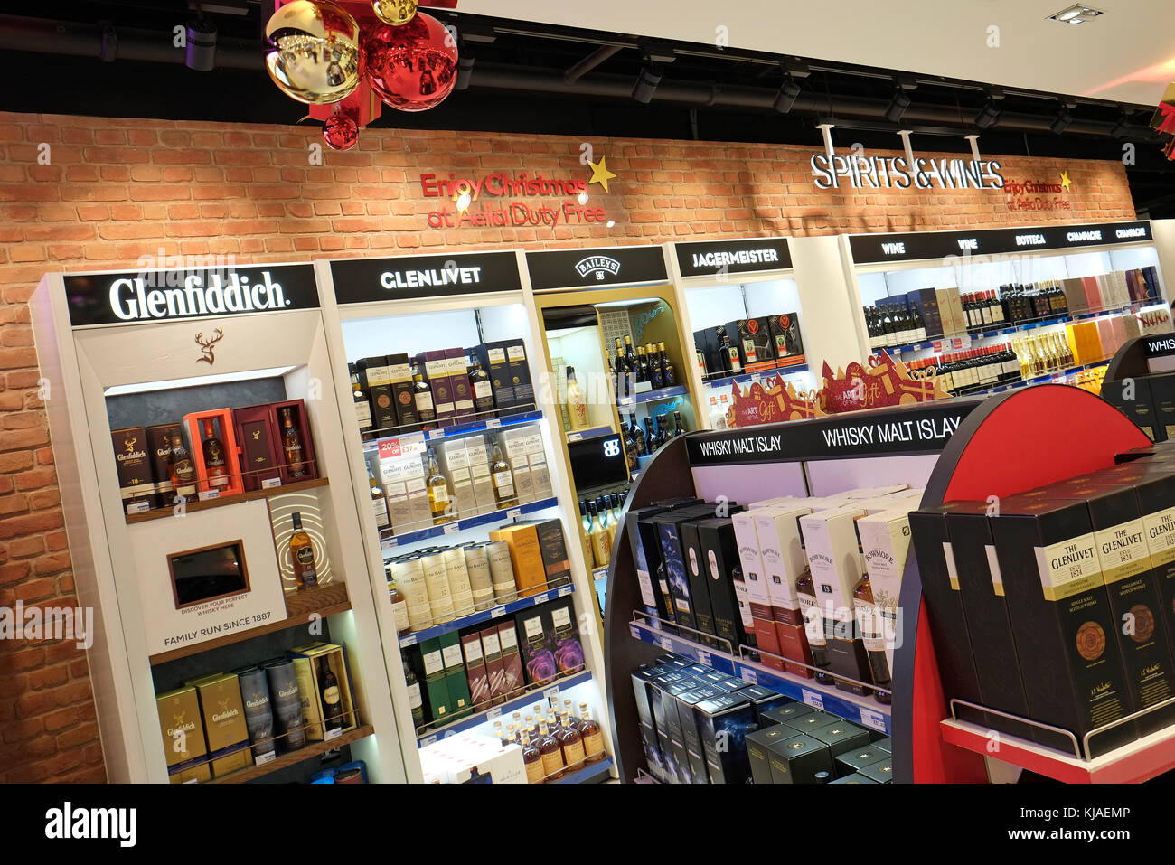 whisky and spirit duty free store at london luton airport, england Stock Photo
