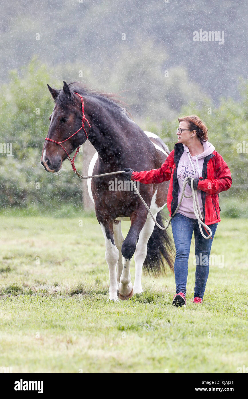 American indian woman horse hi-res stock photography and images - Alamy