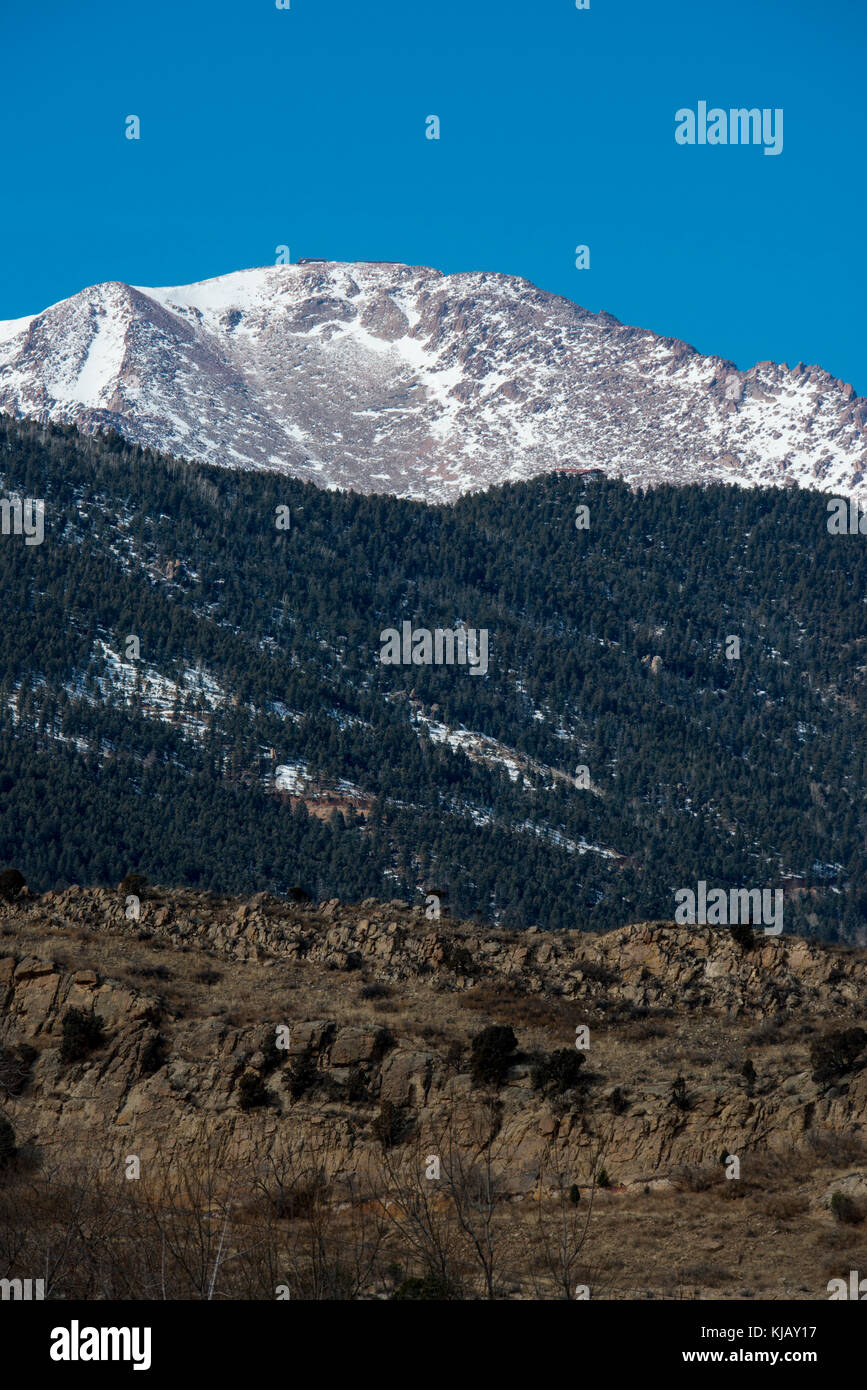 Colorado Springs, Colorado. Pikes Peak in the Pike National forest is a National Historic Landmark. It is 14,110 feet at the summit. Stock Photo