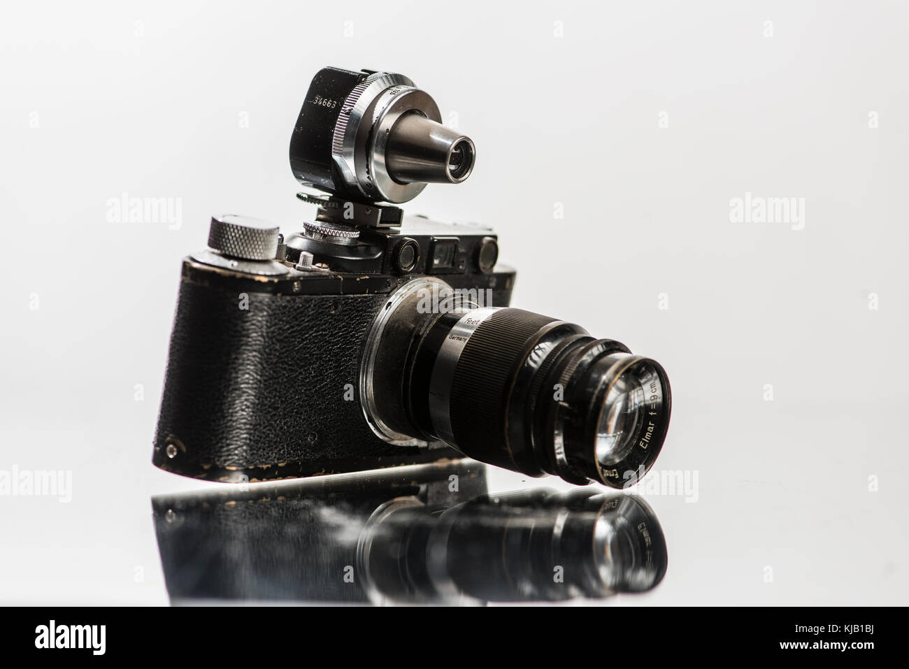 A classic pre second world war german Leica II 35mm film analogue range