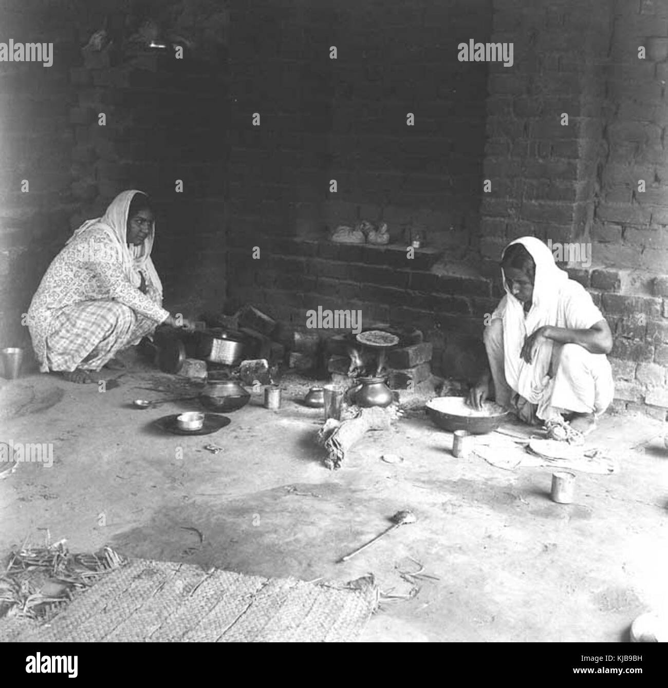 Refugee camp in delhi in 1947 Black and White Stock Photos & Images - Alamy