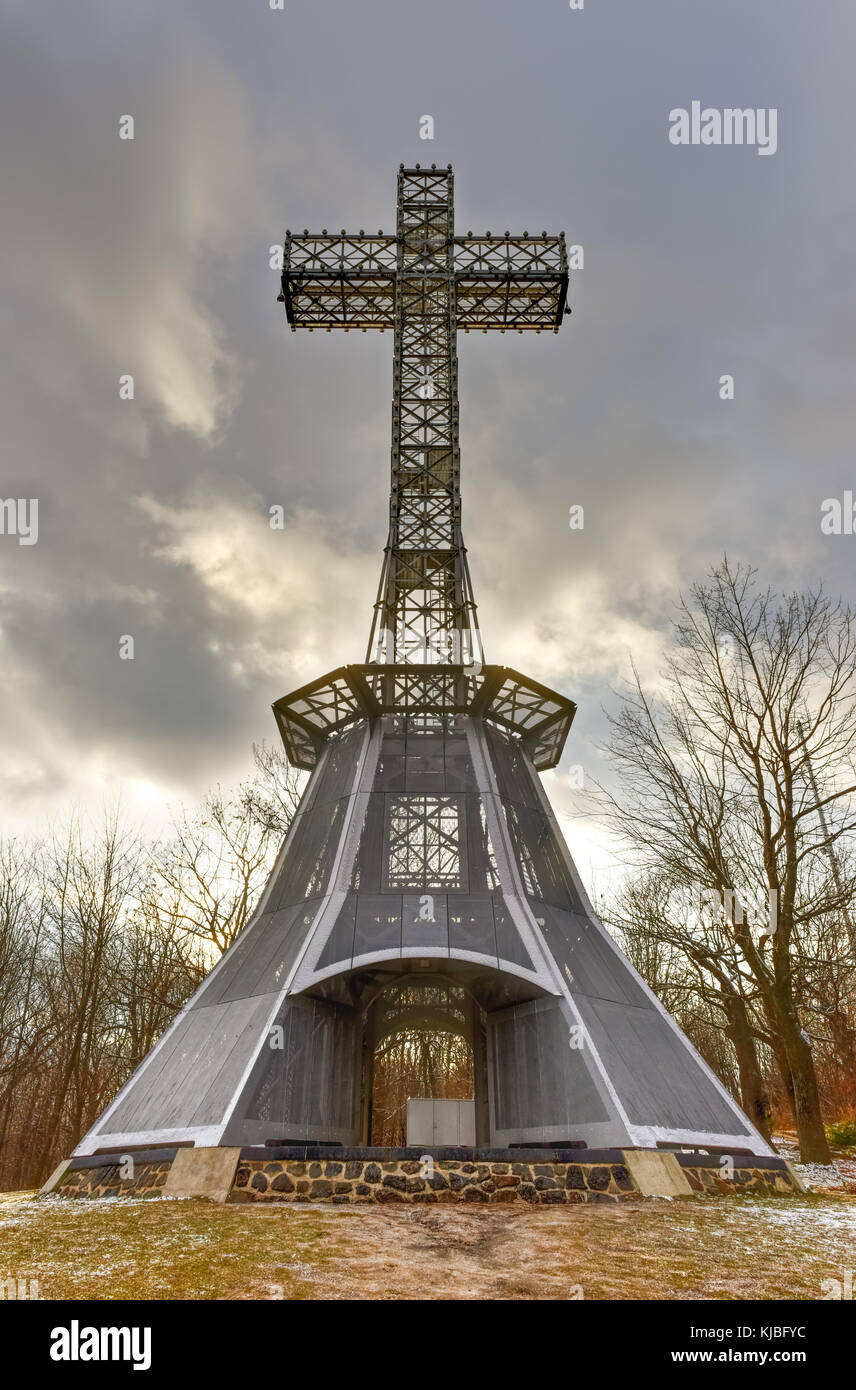 Mount Royal Cross on top of Mount Royal Montreal, Quebec, Canada Stock  Photo - Alamy