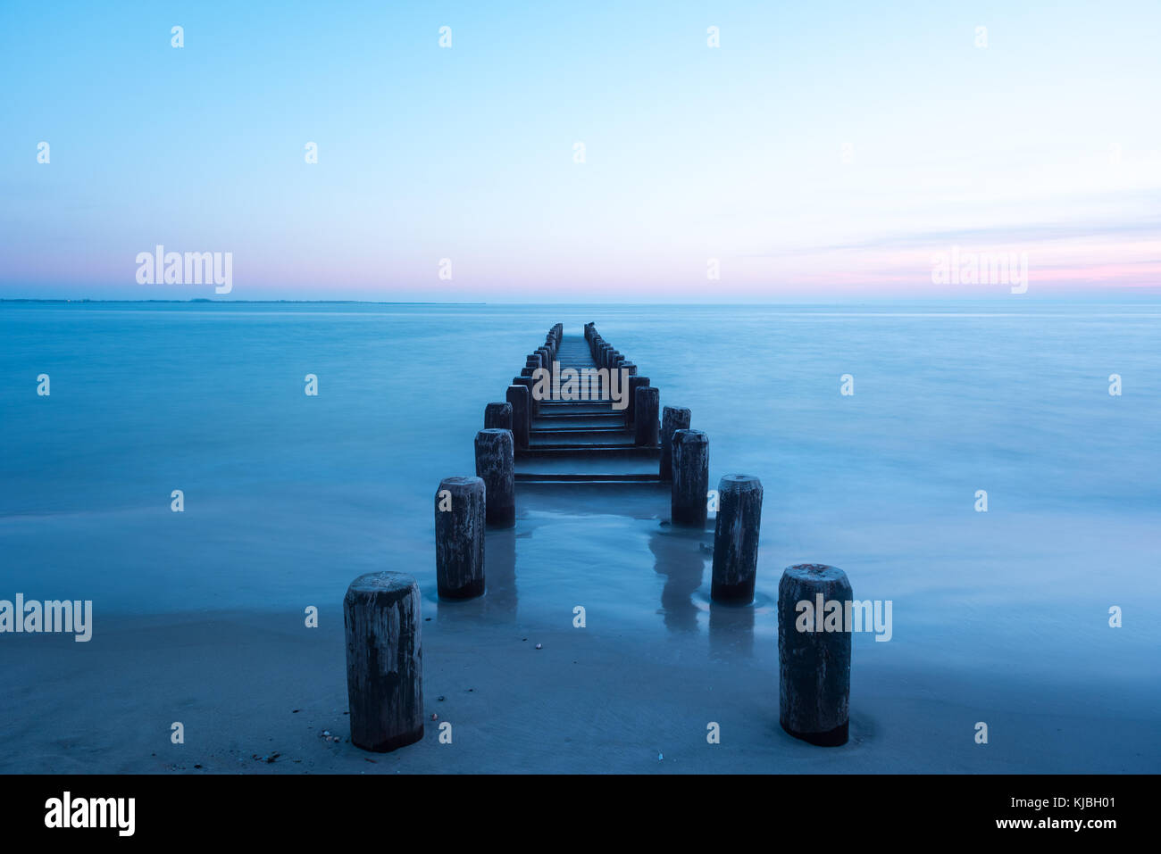 Coney island pier winter hi-res stock photography and images - Alamy