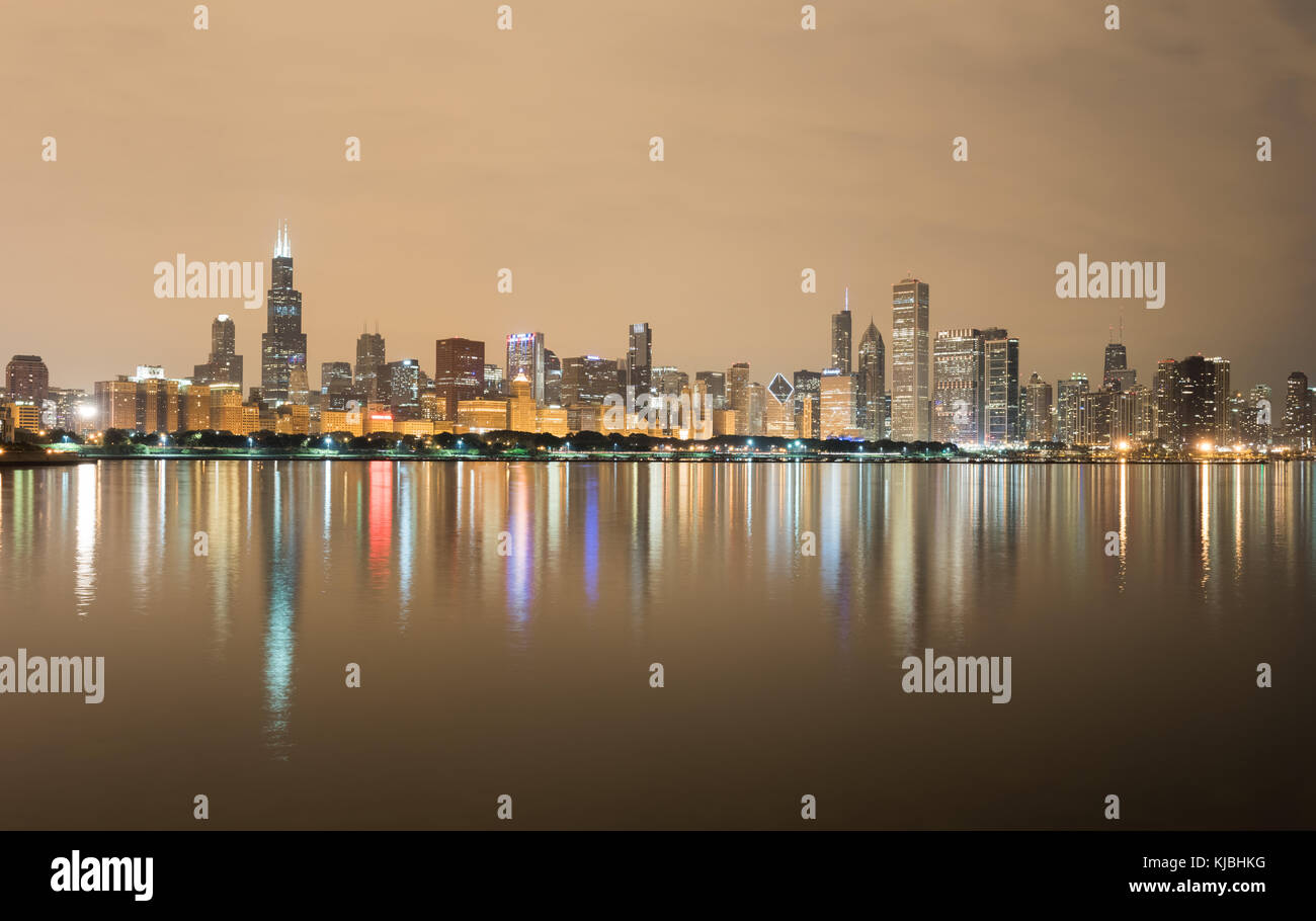 View of the Chicago Skyline over Lake Michigan at night Stock Photo - Alamy