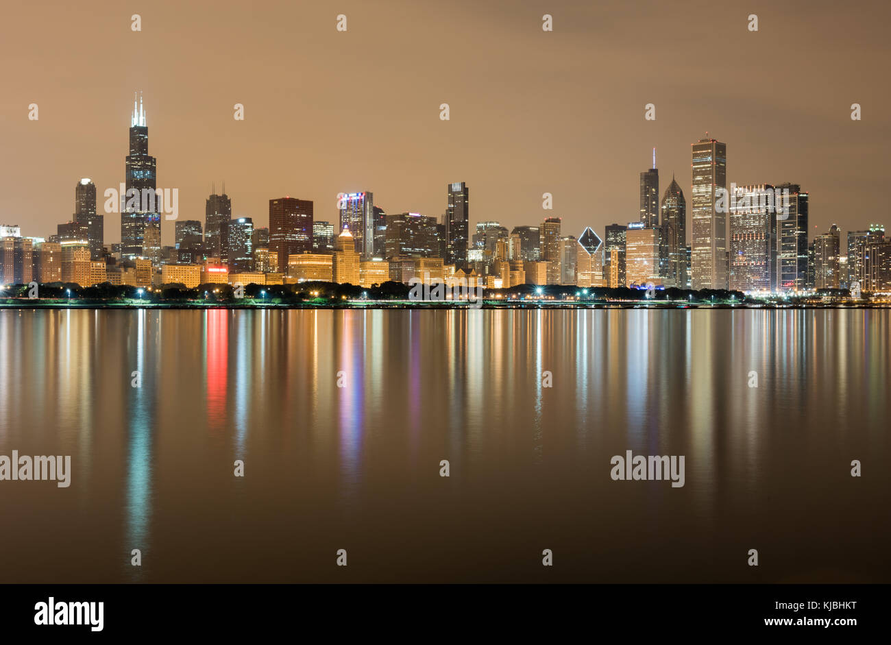 View of the Chicago Skyline over Lake Michigan at night Stock Photo - Alamy